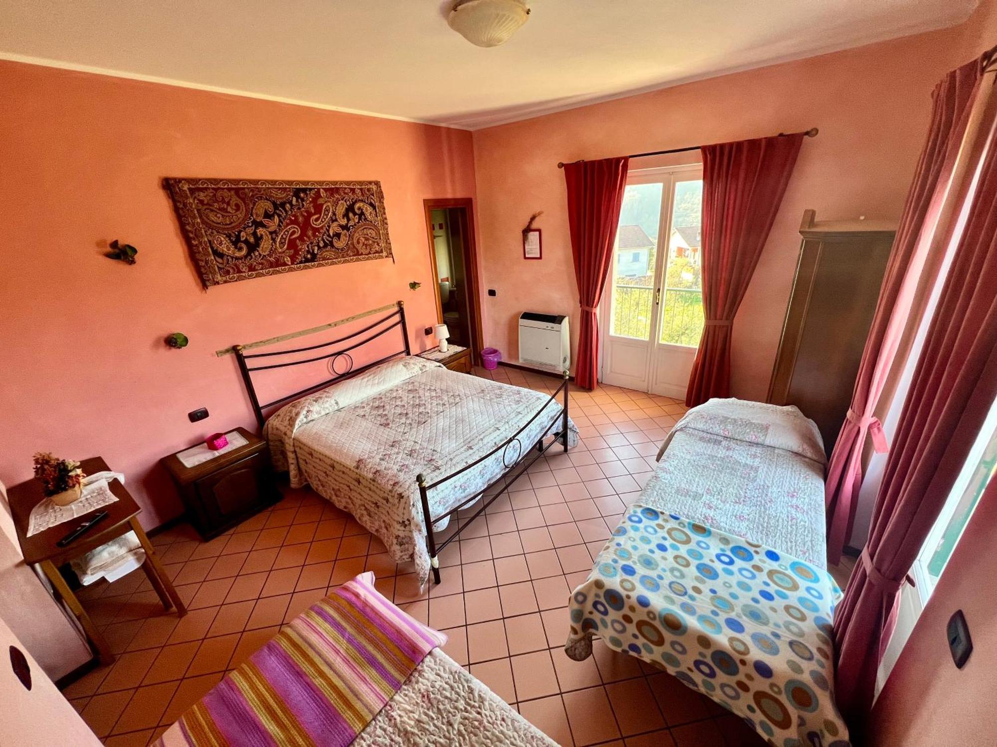 La Casa Rosa Hotel Borghetto di Vara Luaran gambar