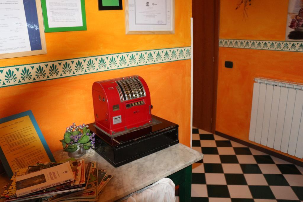 La Casa Rosa Hotel Borghetto di Vara Luaran gambar